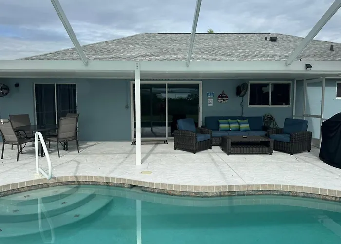 "Canal Dreams" 3 Br2 Ba Pool Home On The Canal