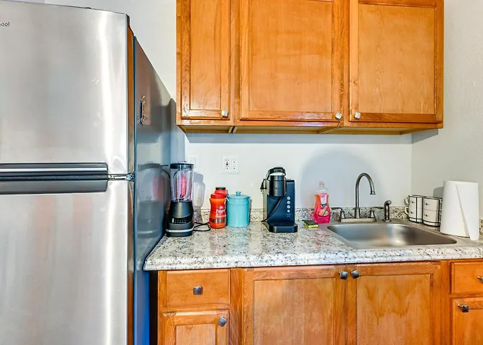 Breezy Lutz Home W/ Patio: Perfect For Long Stays