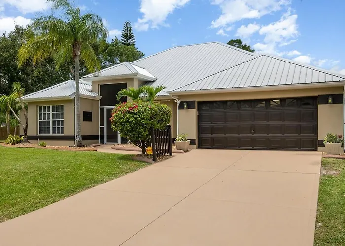 Elegant 4Br Pool Sanctuary - Ideal For Work Or Play!