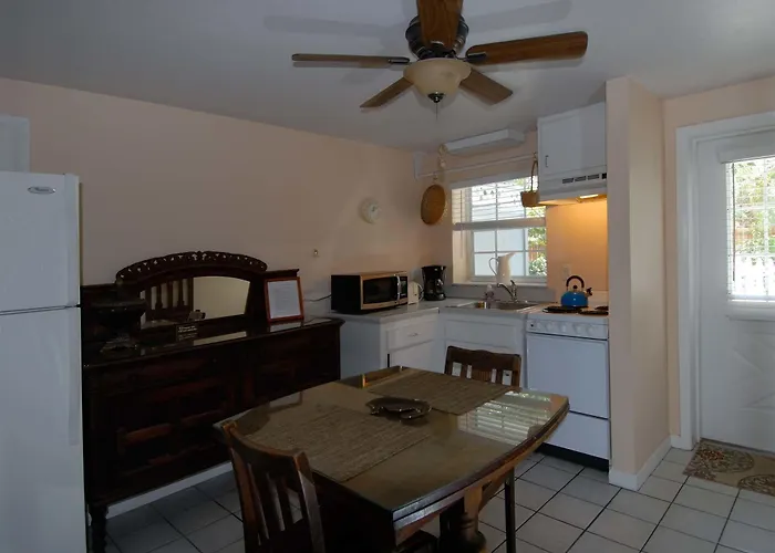 Seahorse Cottages - Adults Only