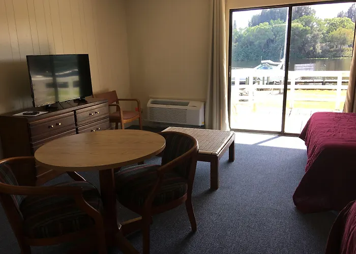 The Inn At Labelle Yacht Club