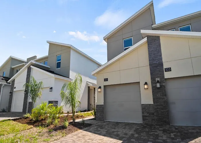 Lovely Apartments 18 Minutes Away From Disney!