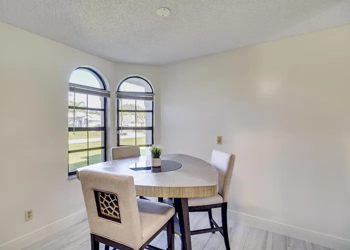 Lanai + Backyard! Sunny Retreat In Palm Bay
