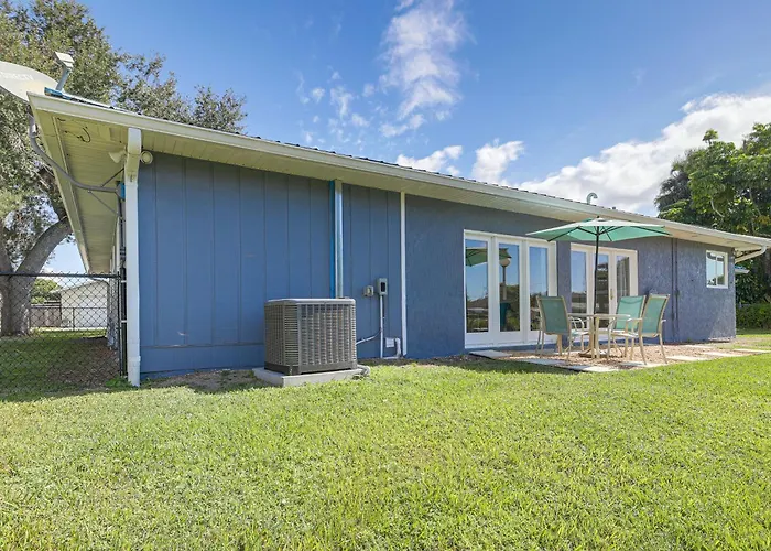 Boat Dock & Yard: Waterfront Okeechobee Retreat