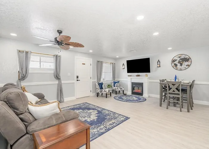 Elegant Retreat Near Downtown And Beach