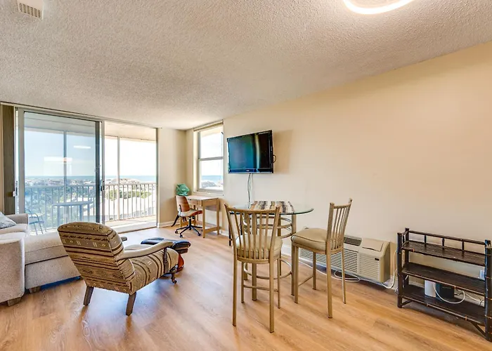 Walk To Bonita Beach: Top-Floor Condo W/ Views