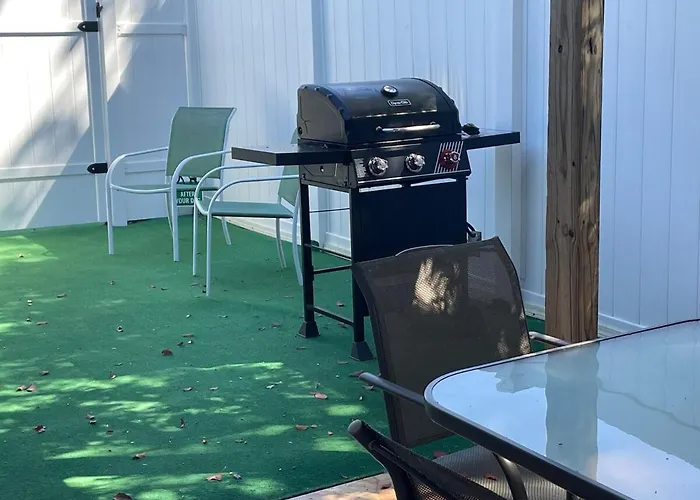 River Side Downtown 3 Mins Away!!