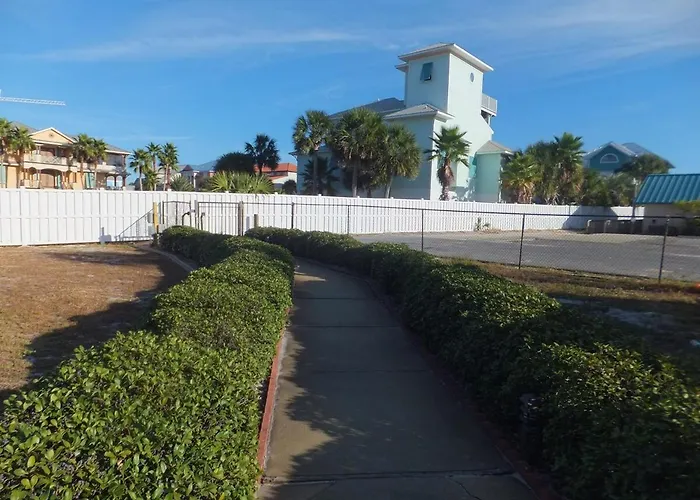 Quiet Condo Pool View Walk To Beach Family Friendly