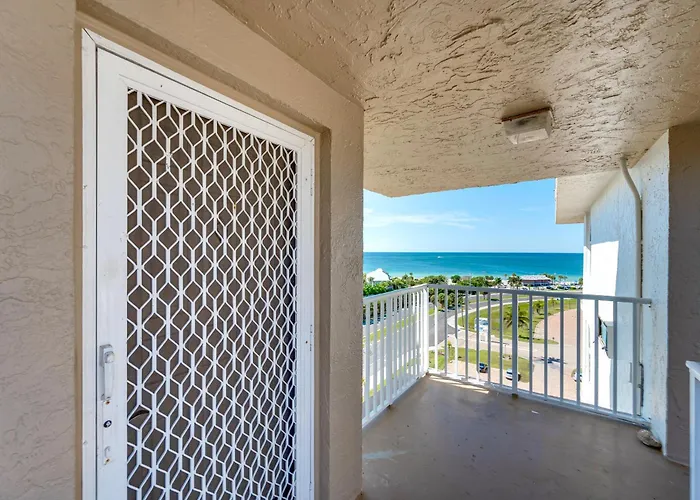 Walk To Bonita Beach: Top-Floor Condo W/ Views