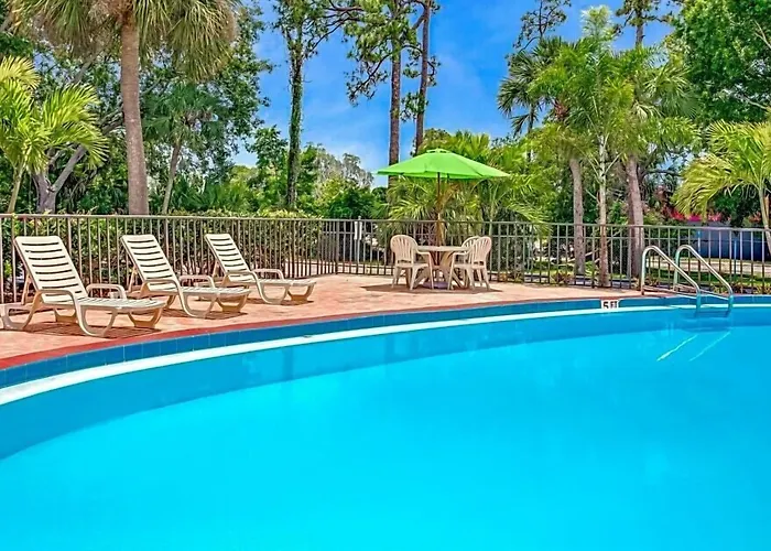 Days Inn By Wyndham Bradenton - Near The Gulf