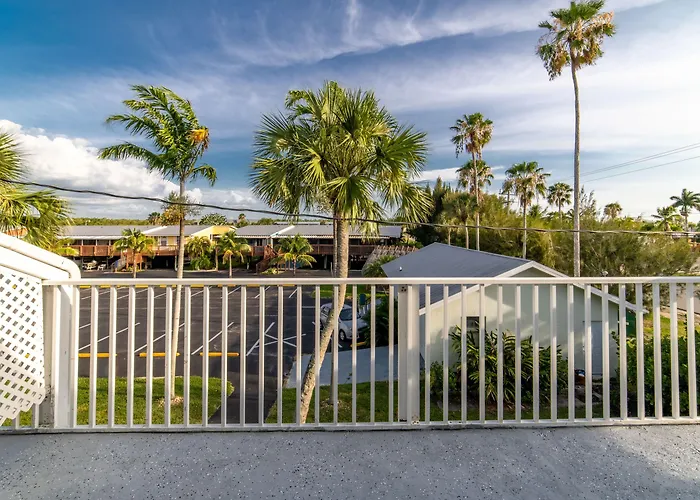 Captain'S Table Hotel By Everglades Adventures