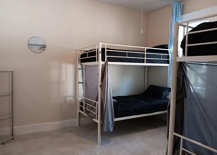 Hostel Tampa, 15 Minutes To Airport, Near Ybor City, Self Check-In