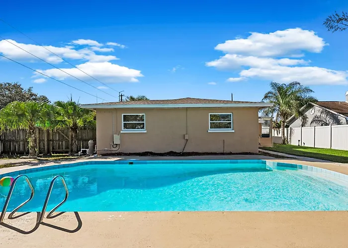 Private 5Br Oasis With Pool Near Clearwater Beach