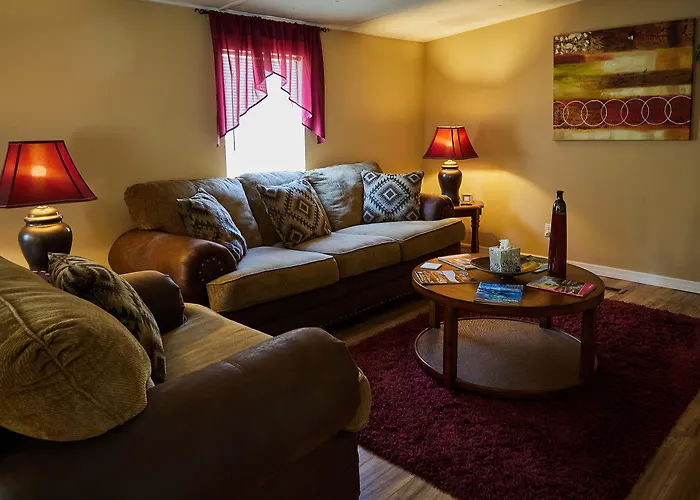 Pleasant Days Lodging Tropical Master Suite