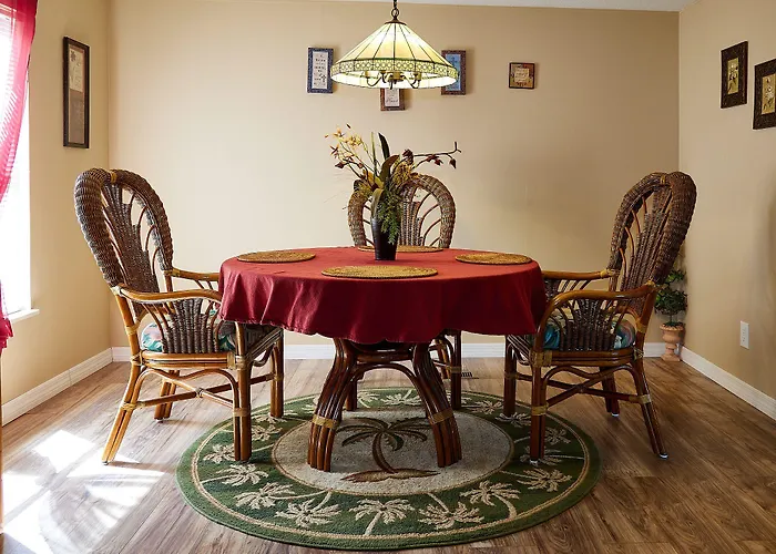 Pleasant Days Lodging Tropical Master Suite