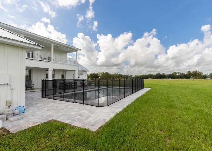 Family Retreat, Pool, Games & Farm Views, 10 Acres