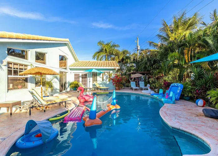 South Florida Spacious Oasis 4Br Retreat With 2 King Beds, Amazing Pool, Near Beaches