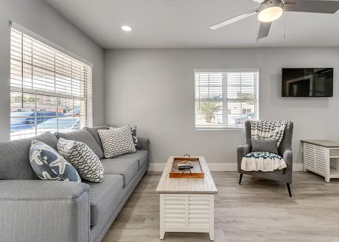 Walk To Gulf: Madeira Beach Condo W/ Patio