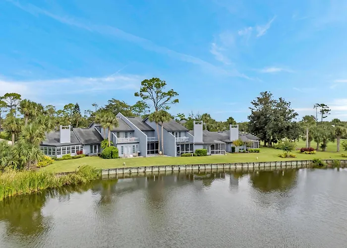 Beachy Vibes - 2Br W Lake Views & Screened Sunroom