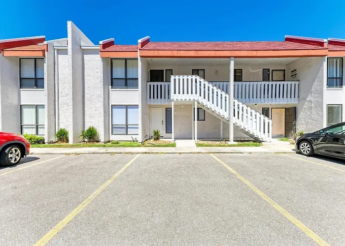 Anna Maria Island Runaway Tropical Dream-One Minute Walk To The Beach-Heated Pool