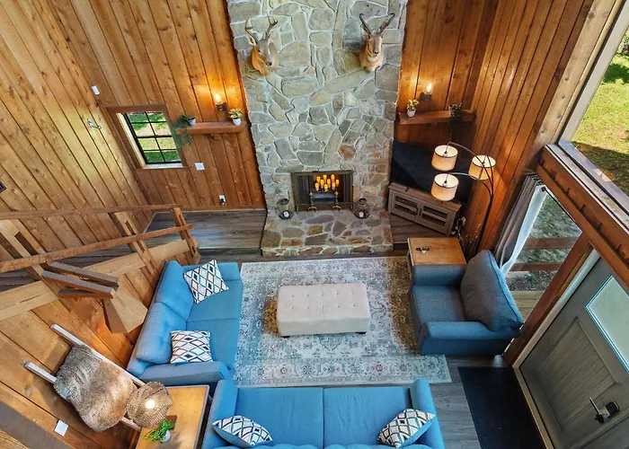 Serene Lakeside Cottage Retreat