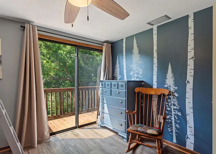 Serene Lakeside Cottage Retreat