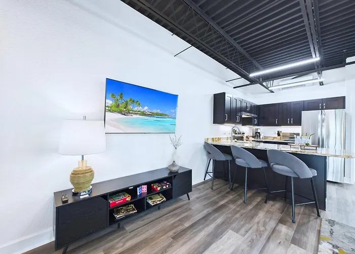 Stay, Park & Cruise! Modern Loft By Port -Unit 200