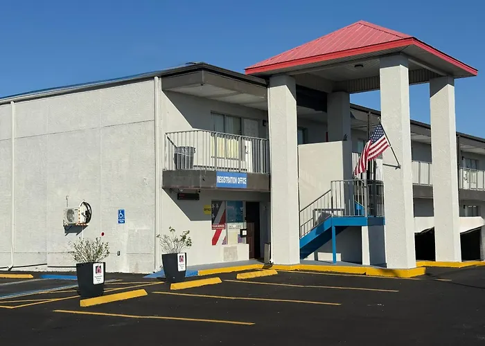 Englewood Inn & Suites