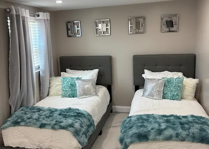 Modern Miami Gardens Stay Near Hard Rock Stadium
