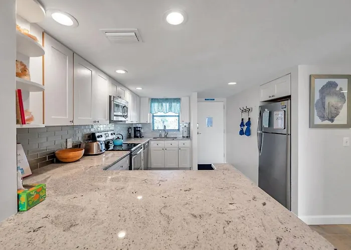 Bayshore Yacht And Tennis Club Unit 306