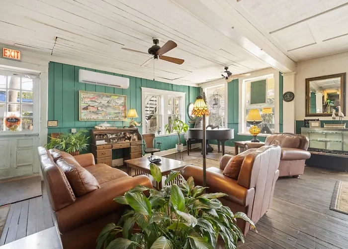 Historic Island Hotel