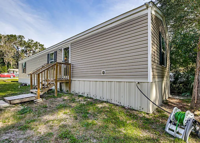 Riverfront Floral City Stay W/ Dock & Hot Tub!
