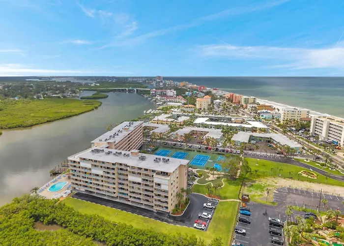 Bayshore Yacht And Tennis Club Unit 306