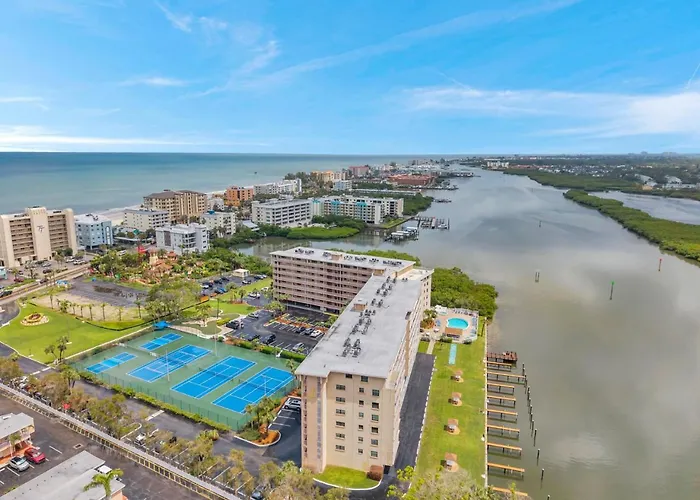 Bayshore Yacht And Tennis Club Unit 306