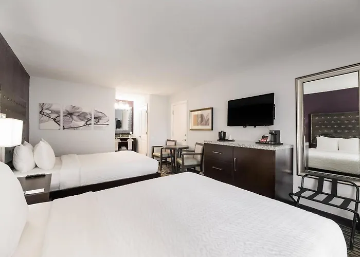 Clarion Inn & Suites Across From Universal Orlando Resort