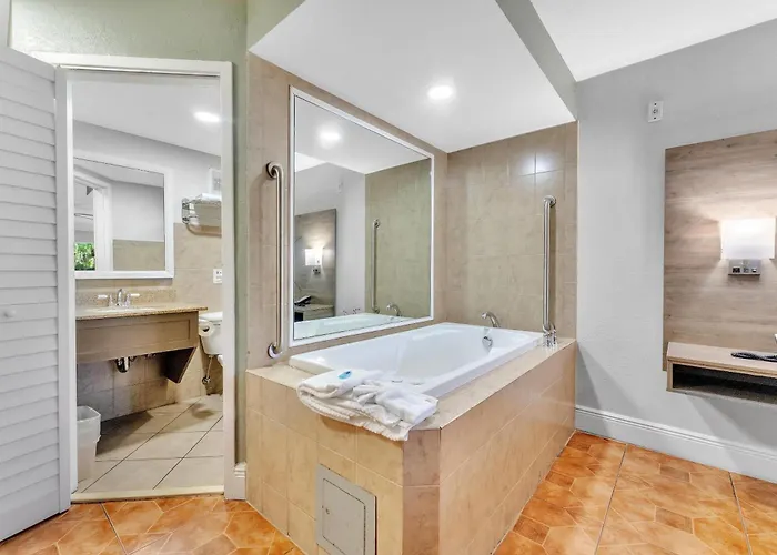 Rodeway Inn & Suites Fort Lauderdale Airport & Cruise Port