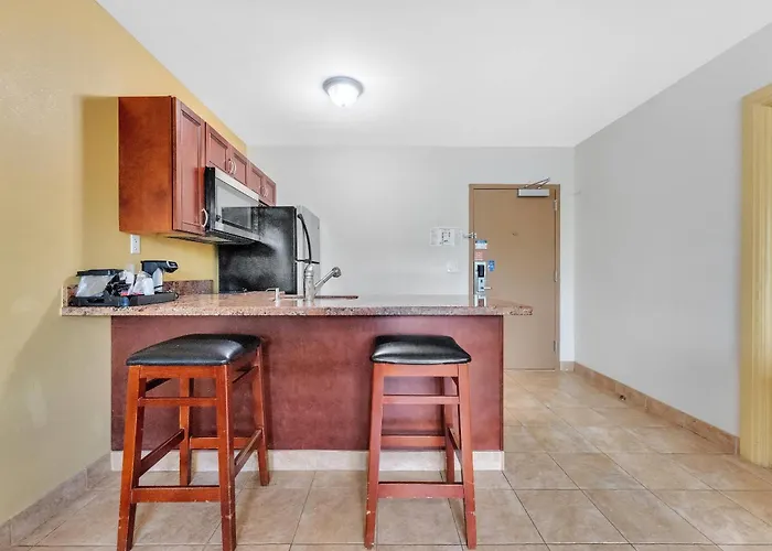 Rodeway Inn & Suites Fort Lauderdale Airport & Cruise Port