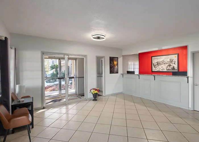 Super 8 By Wyndham Lake City