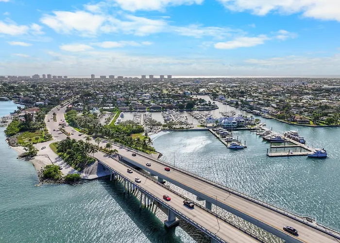 Inviting Condo On Beach With Pool And Tennis Courts