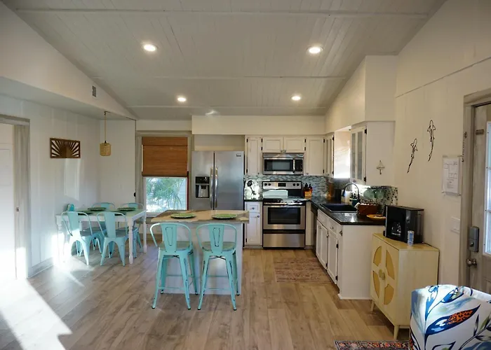 Anna Maria Island Beach Shack Pet Friendly!