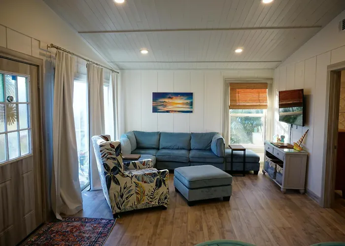 Anna Maria Island Beach Shack Pet Friendly!