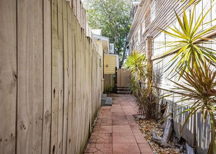 Sea Breeze -Great Location!