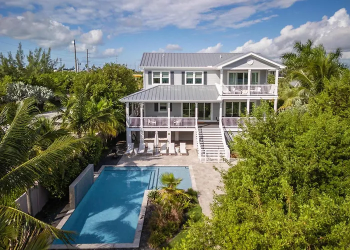 Spindrift House -Huge Pool, Dock