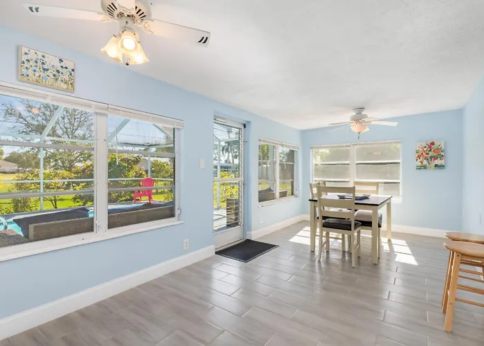 Relaxing 4 Bedroom Home With Pool