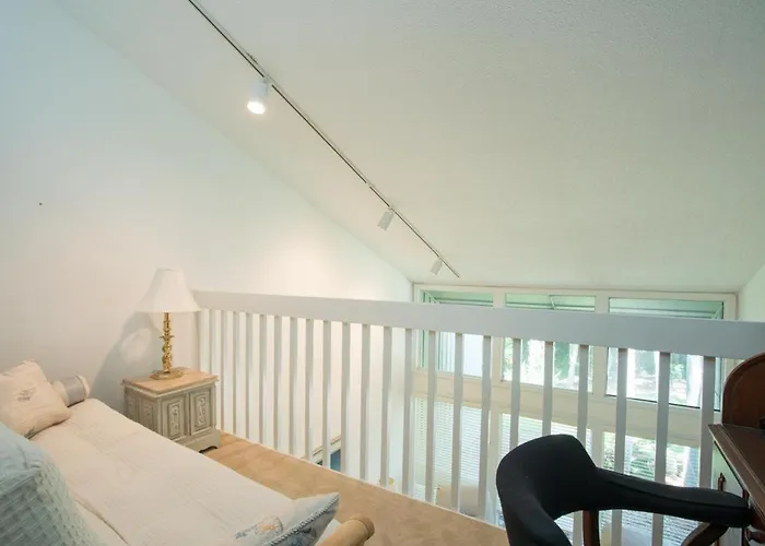 Shady Palms - 2Br Retreat W Pool & Beach Access