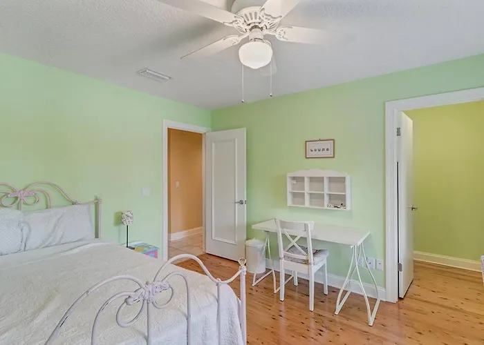 Seaclusion - Spacious Condo W Lanai & Pool
