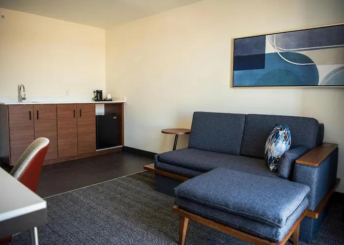Courtyard By Marriott Lake City