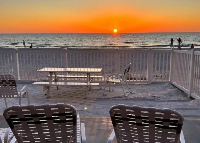 Beautiful Sunsets - Updated Condo - Steps To Beach - King Suite