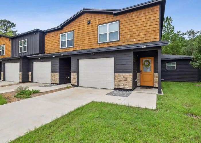 Isabella Ct Townhome