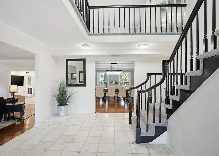 Events & Weddings Welcome! Lake View Pool Home